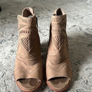 Vince Camuto sandals 8.5